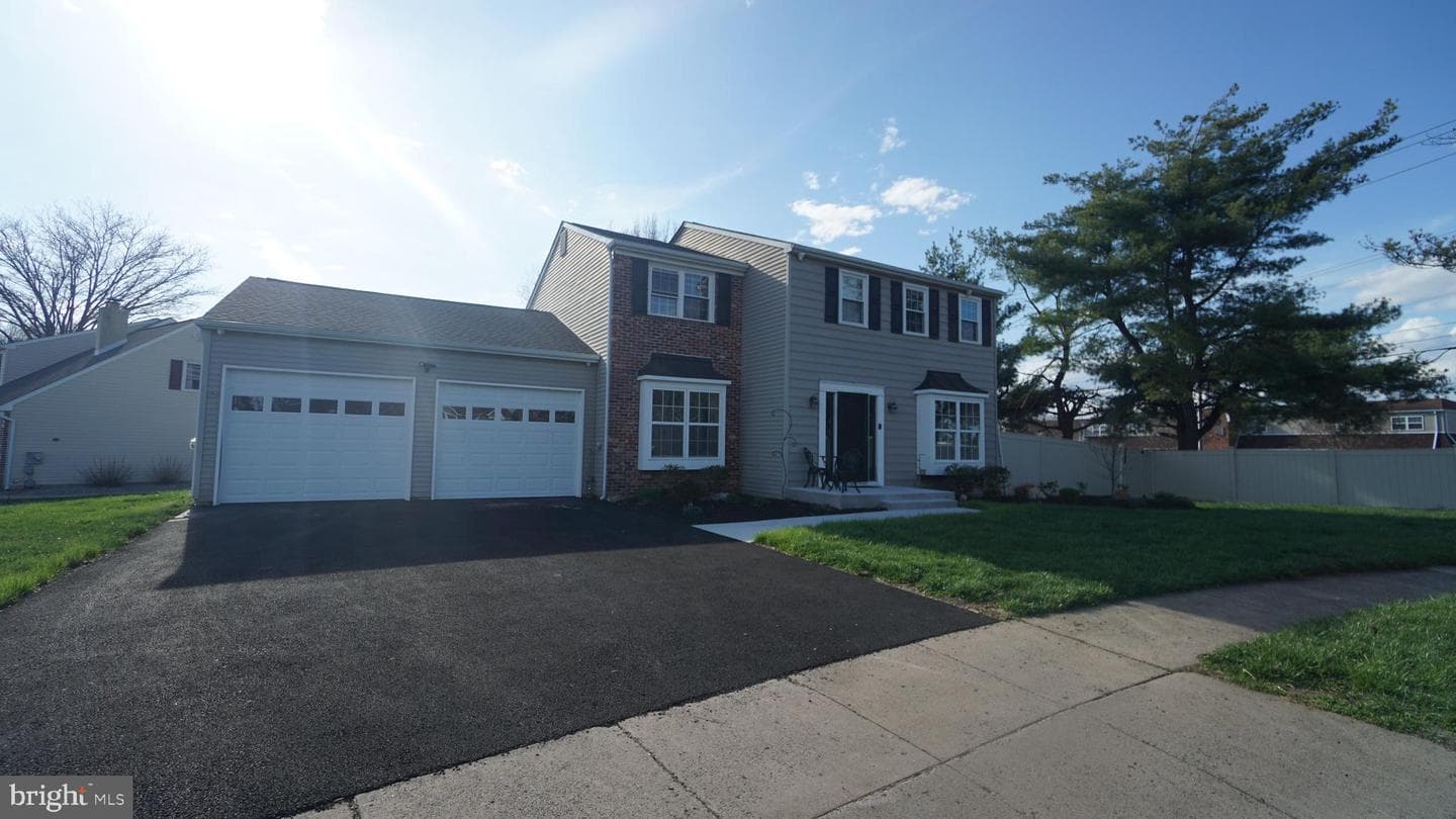 215 Durham Court photo 2