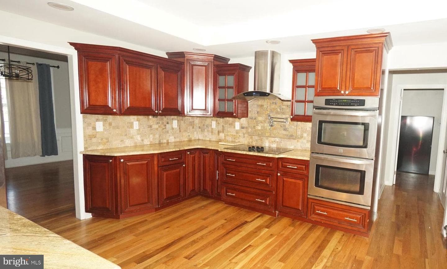 215 Durham Court photo 4