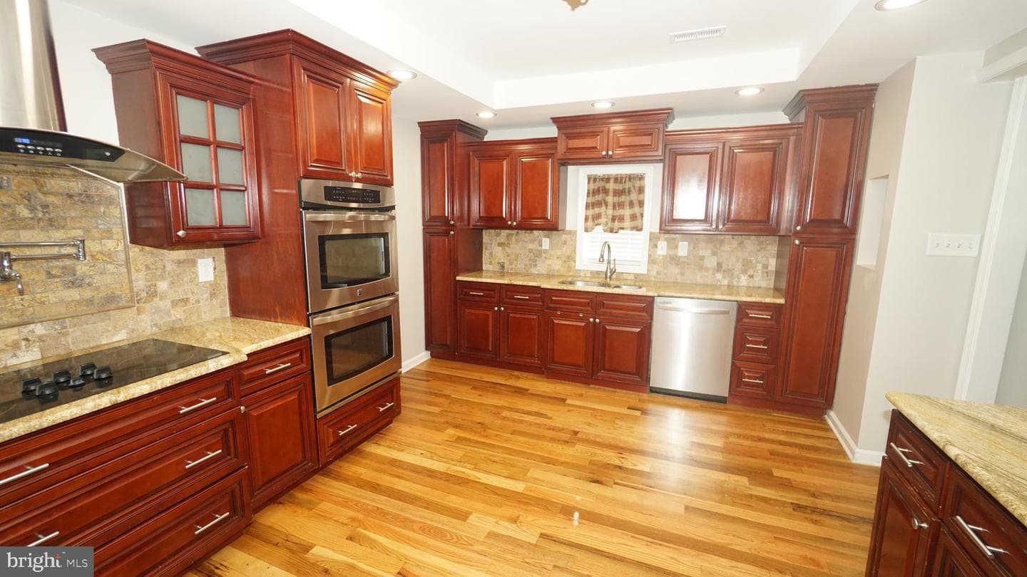215 Durham Court photo 6