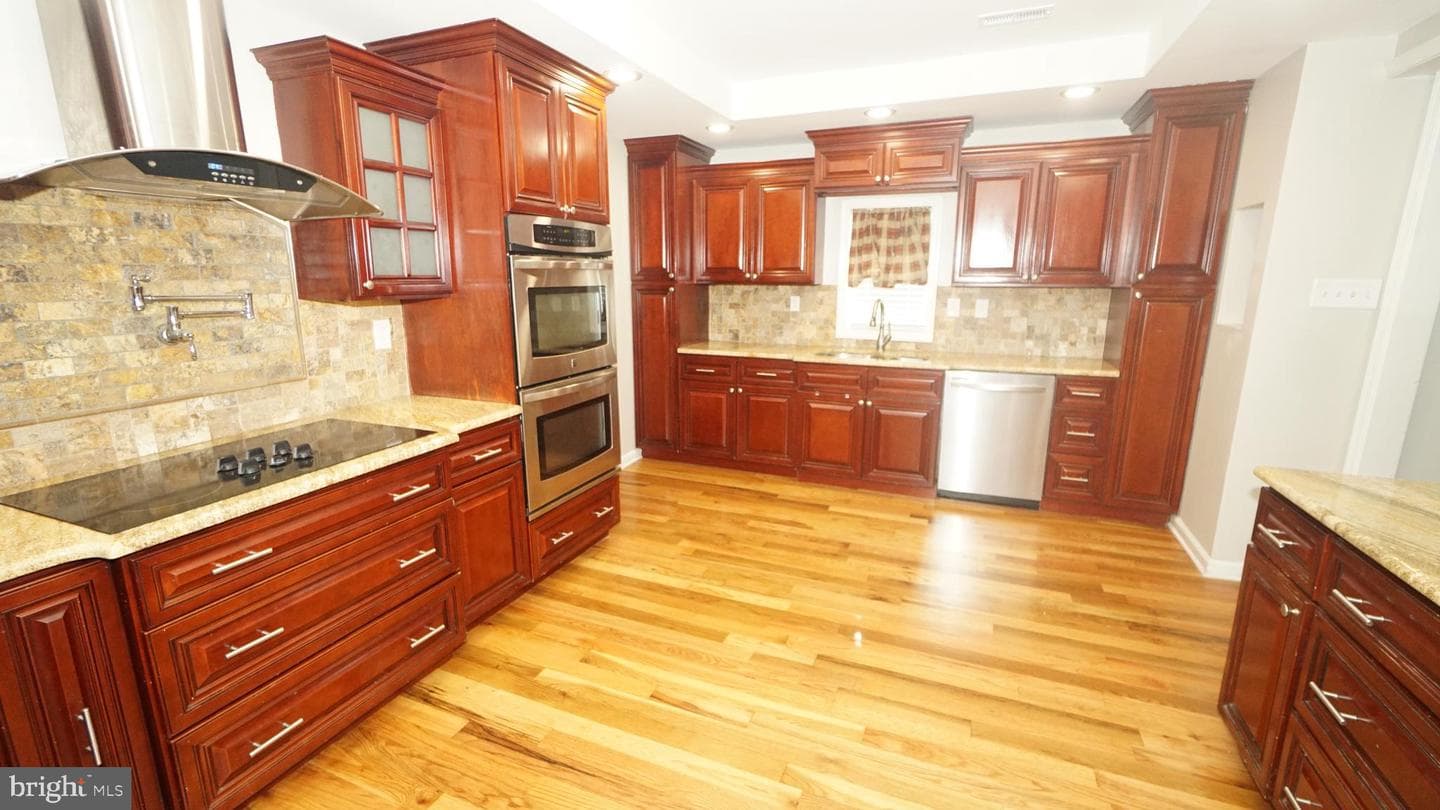 215 Durham Court photo 7