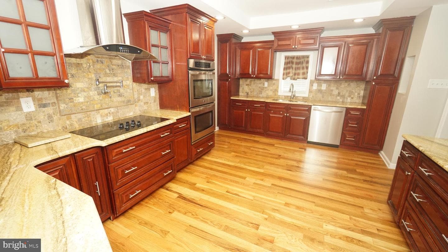 215 Durham Court photo 8