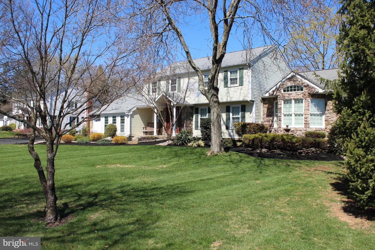 6 Tiffany Drive photo 3