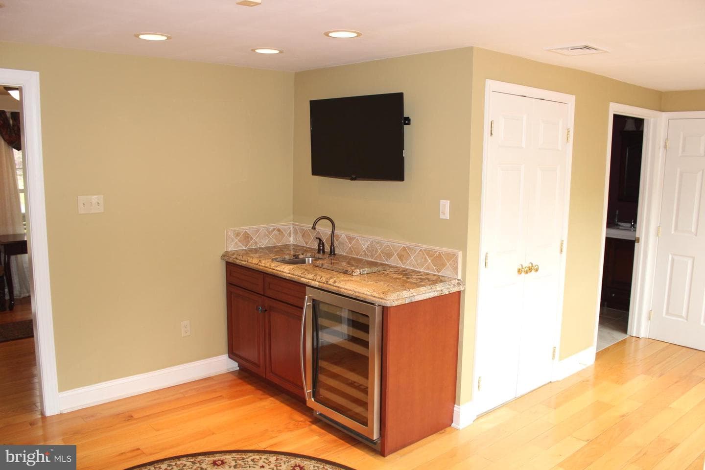 6 Tiffany Drive photo 37