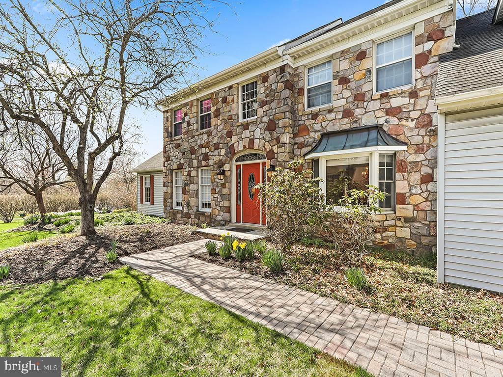 375 Sentinel Avenue photo 6