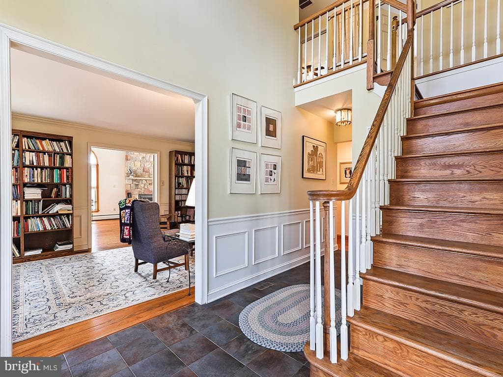 375 Sentinel Avenue photo 9