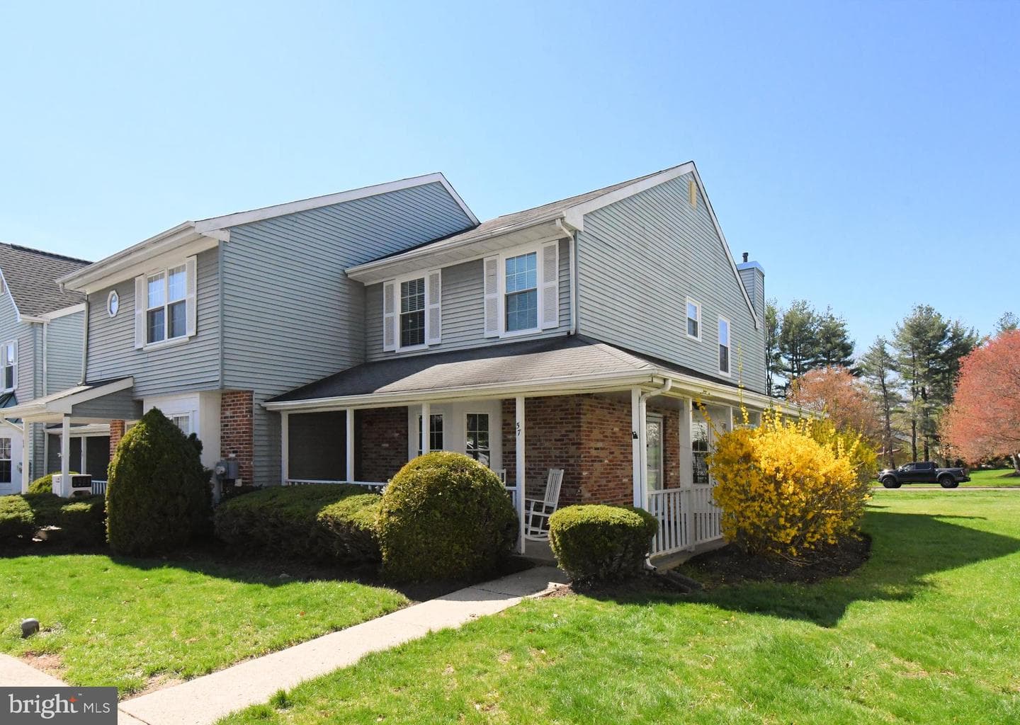 57 Ardsley Court photo 1