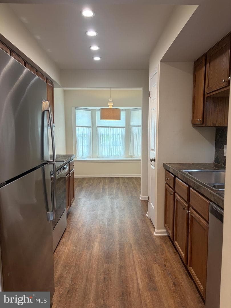 433 Trumbull Court photo 3