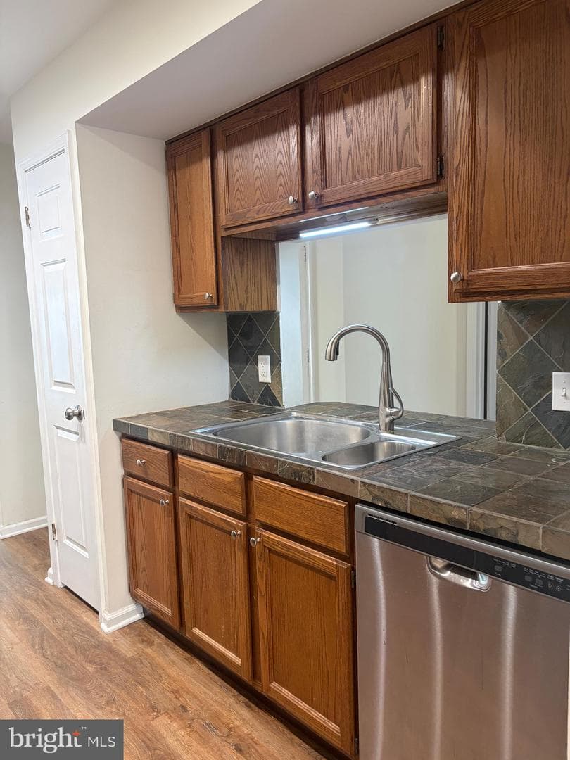 433 Trumbull Court photo 4