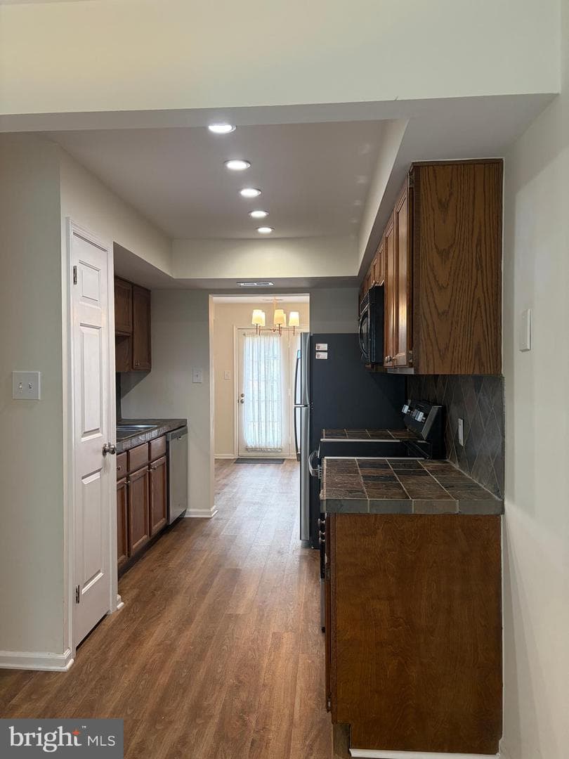 433 Trumbull Court photo 6