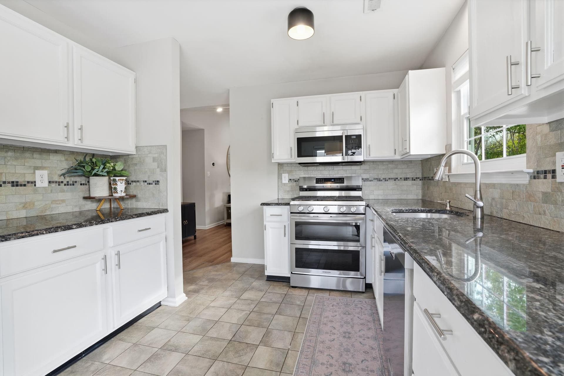 2406 Lynbrooke Drive photo 11