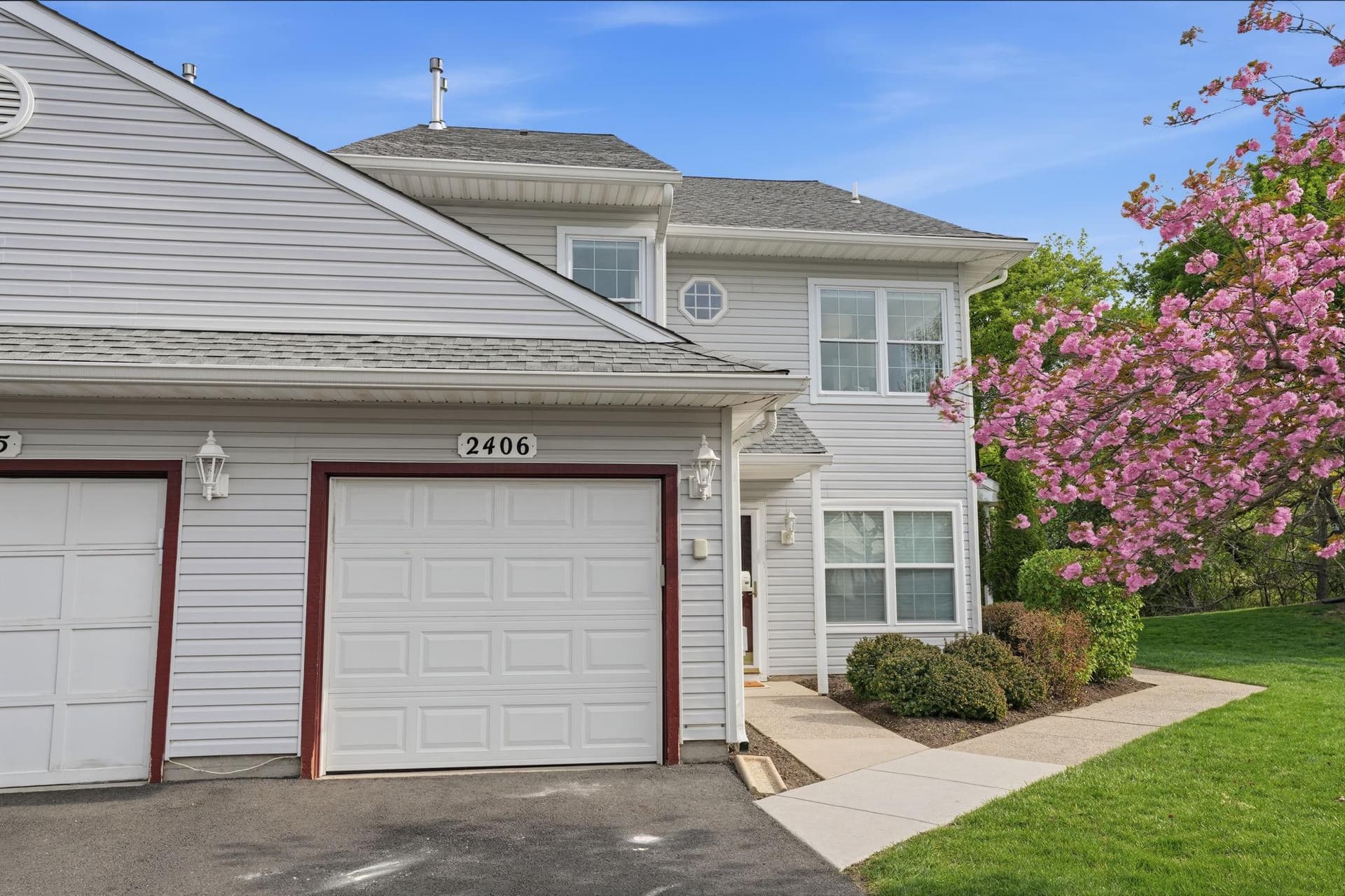2406 Lynbrooke Drive photo 3