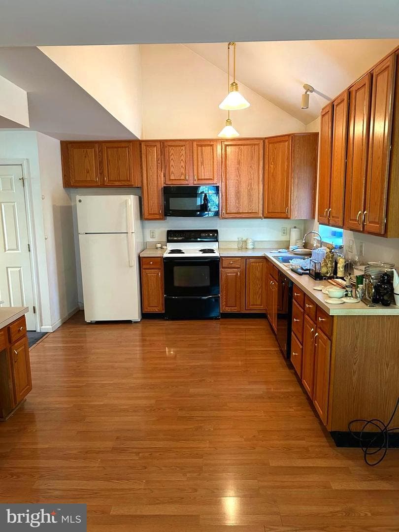 304 W Spruce Street photo 4
