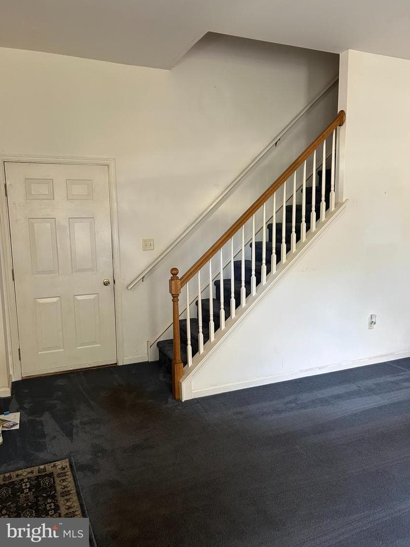 304 W Spruce Street photo 8