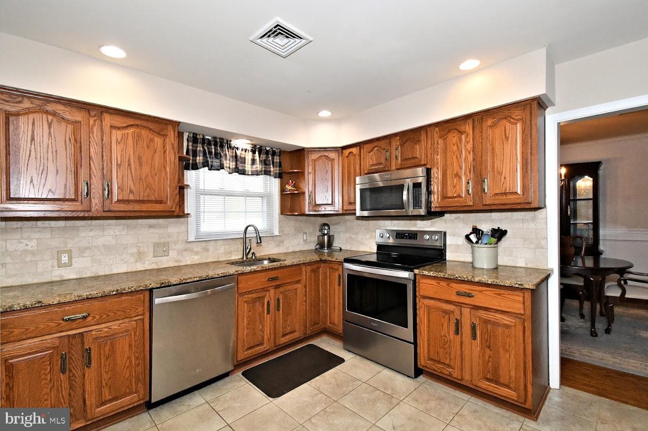 31 Farber Drive photo 5