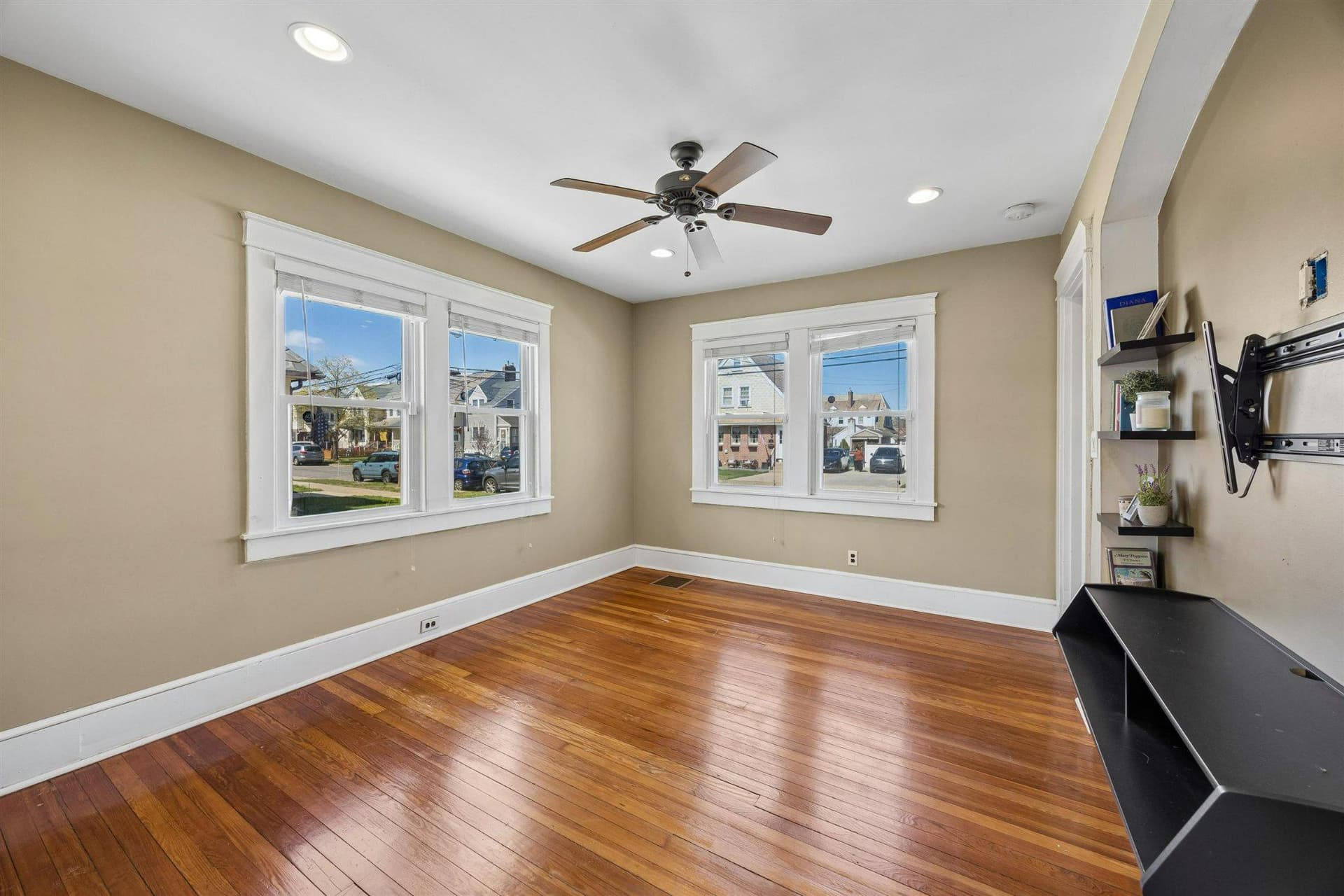 220 Jackson Street photo 5