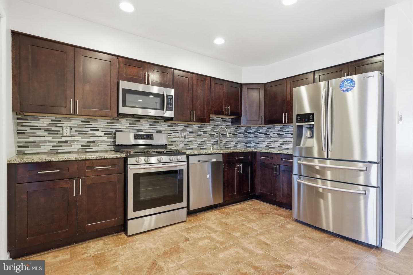 5155 Euston Court photo 12
