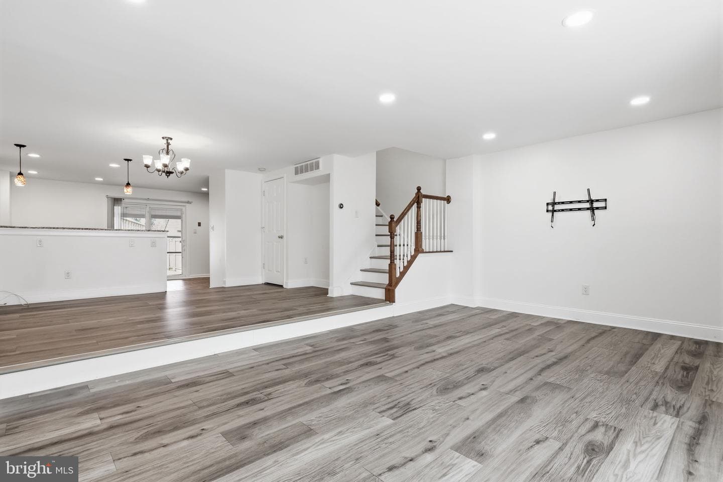 5155 Euston Court photo 8