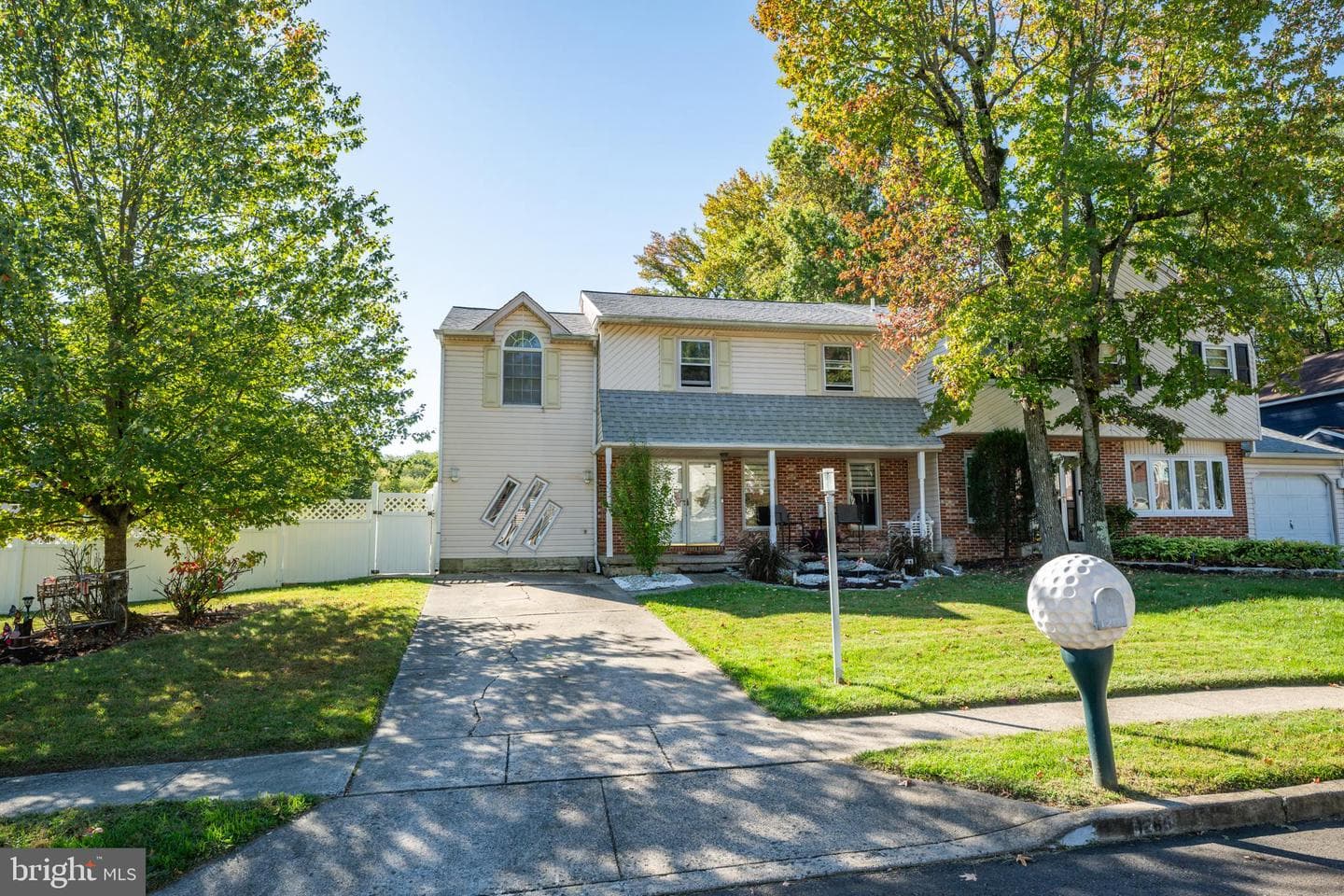 1265 Barclay Crescent, Yardley