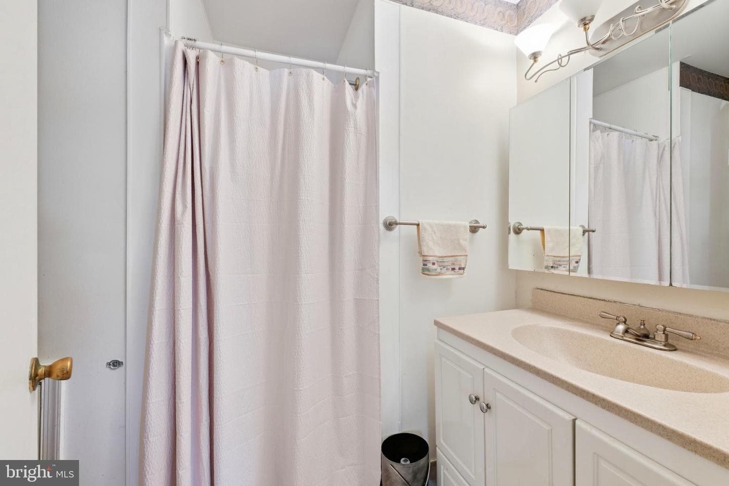 1265 Barclay Crescent photo 16