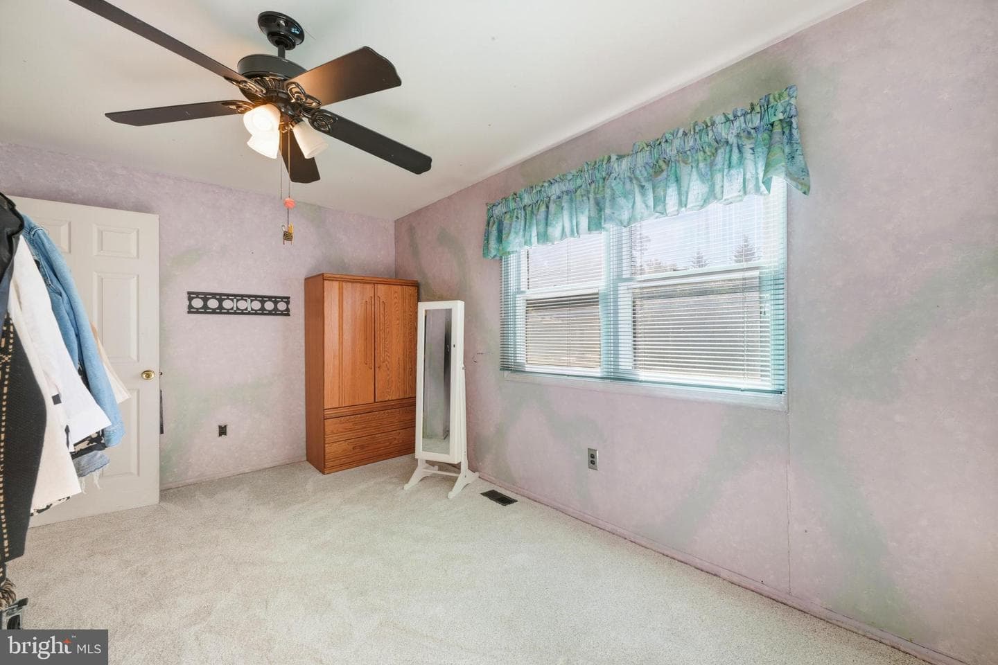 1265 Barclay Crescent photo 17