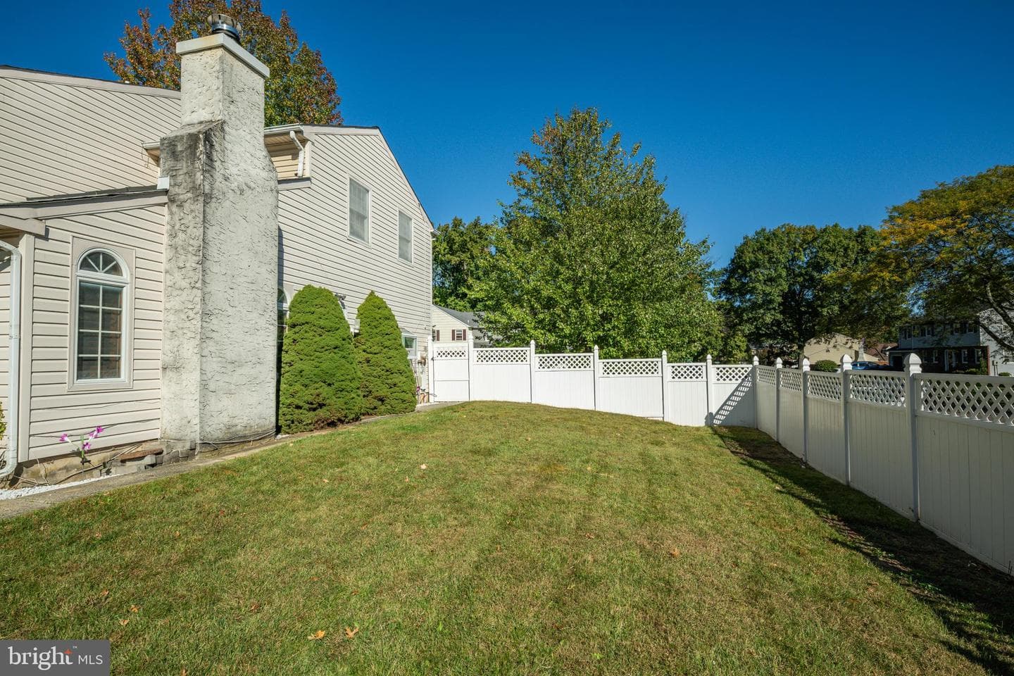 1265 Barclay Crescent photo 24