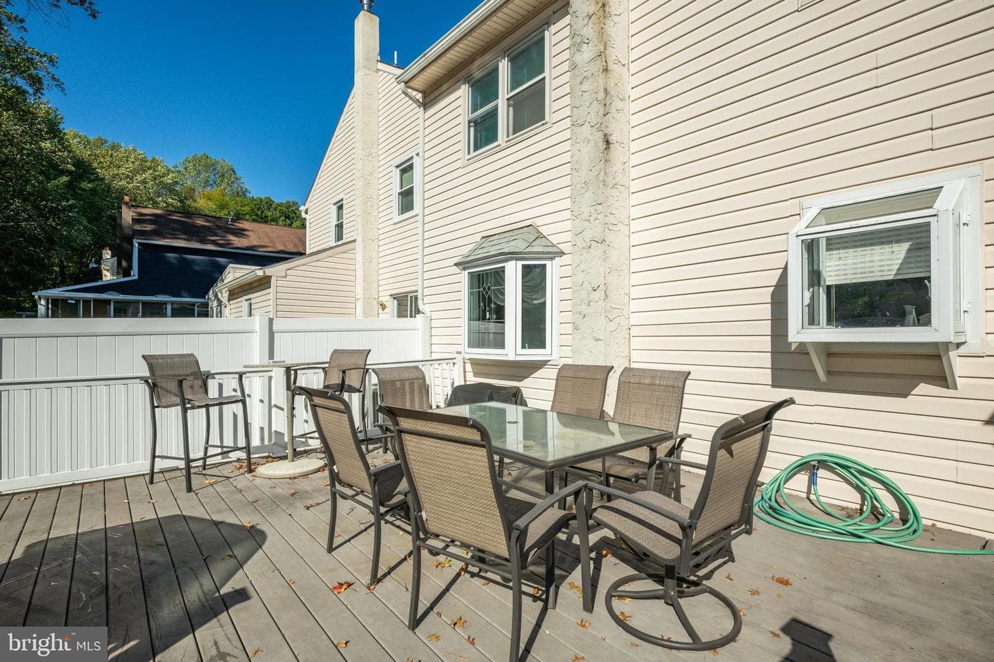 1265 Barclay Crescent photo 27
