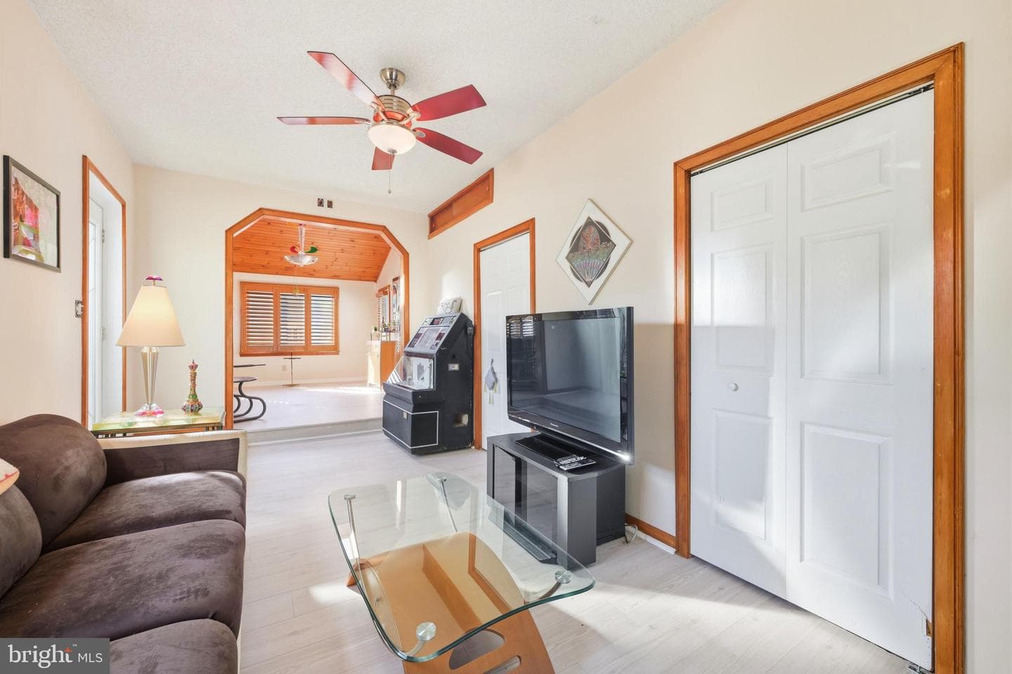 1265 Barclay Crescent photo 8