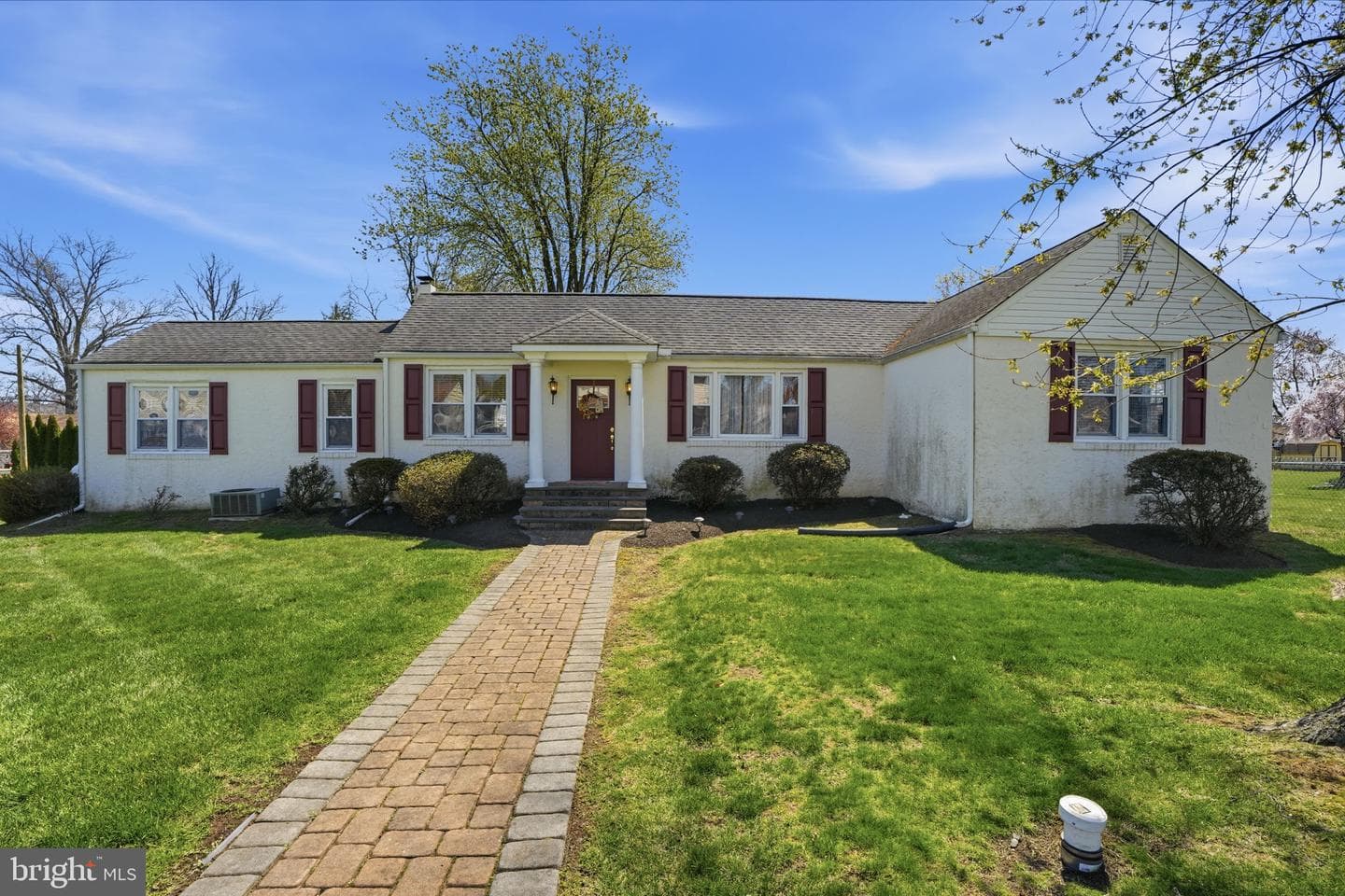 1615 Pleasant Drive photo 2