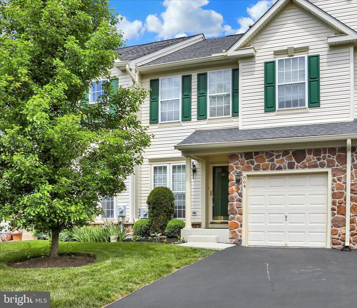 864 Geranium Drive photo 1