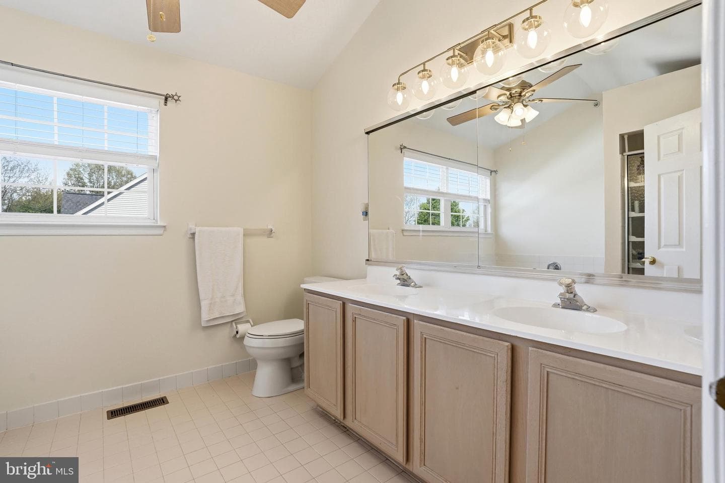 1402 Heron Way photo 12