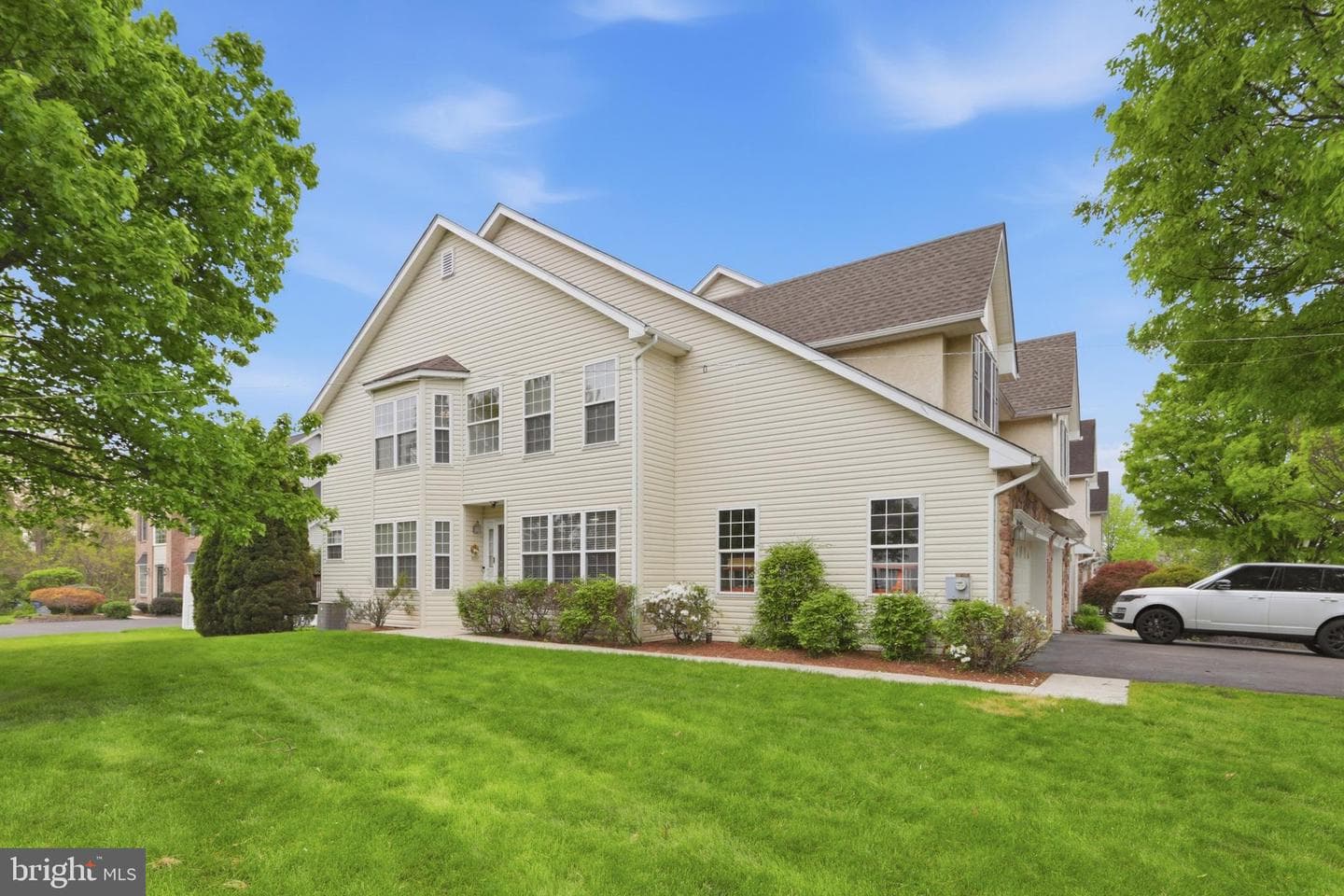 1402 Heron Way photo 2