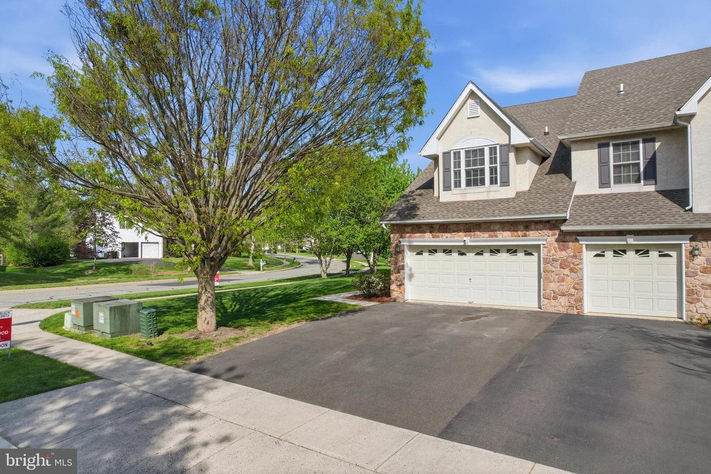 1402 Heron Way photo 3