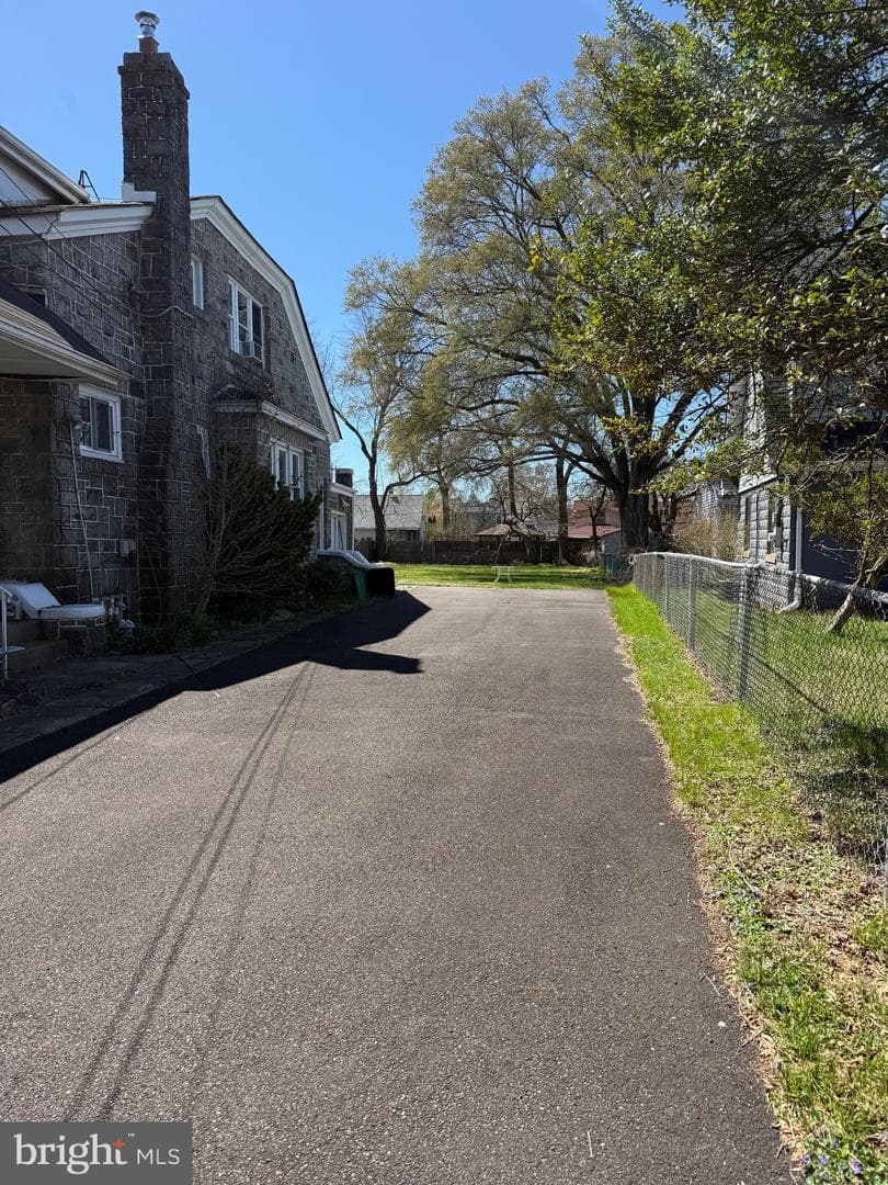 310 Wynnewood Avenue photo 22