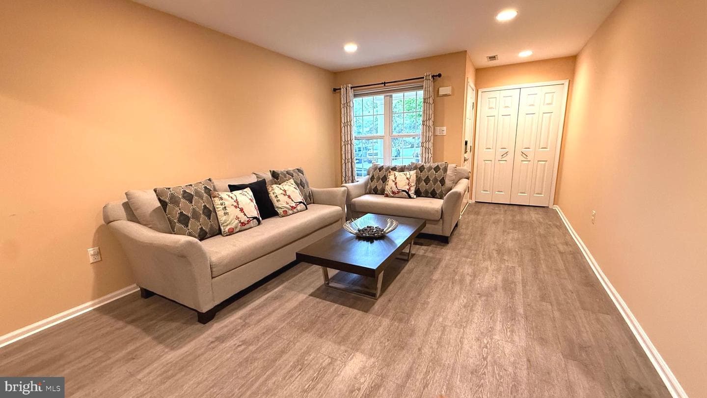 105 Silver Oak Court photo 4