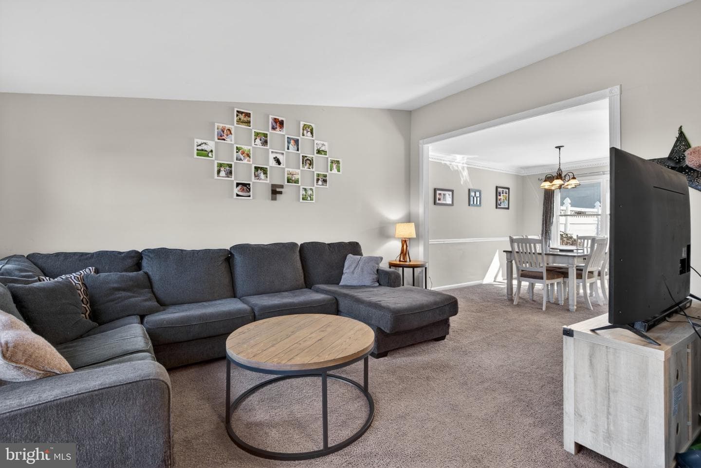 329 Canterbury Court photo 3