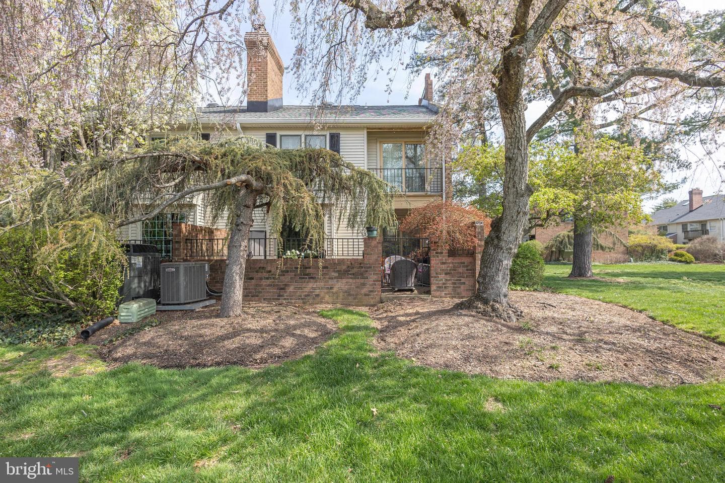 18 Sutphin Pines photo 2