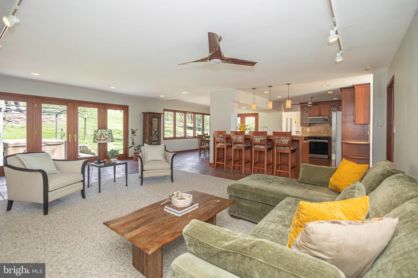 101 Rogers Road photo 2