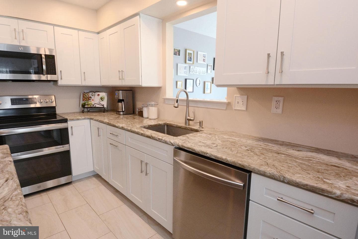 2054 Valley View Drive photo 17