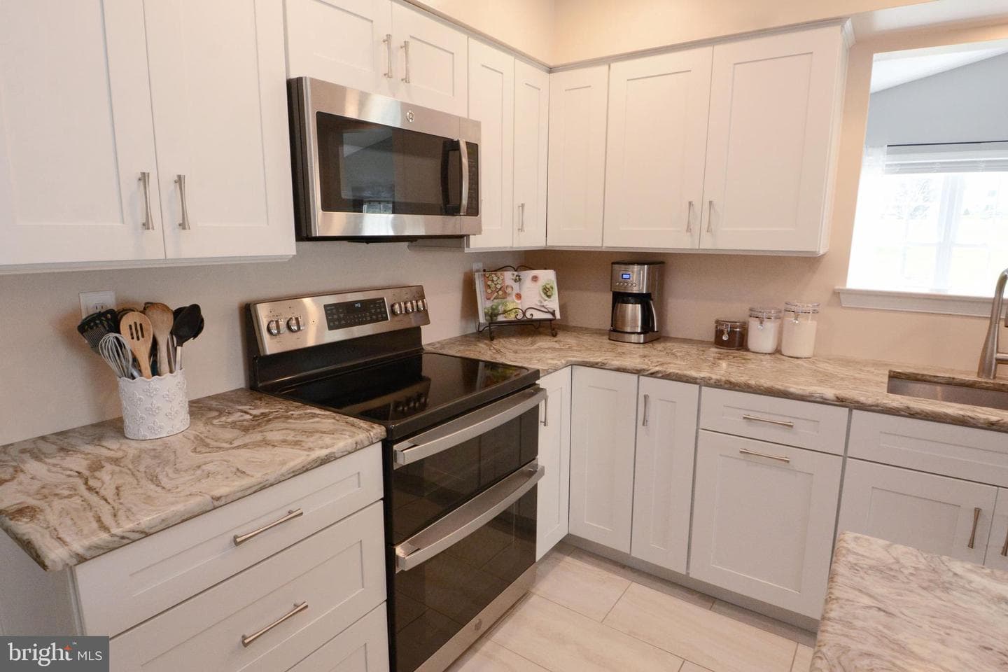 2054 Valley View Drive photo 18