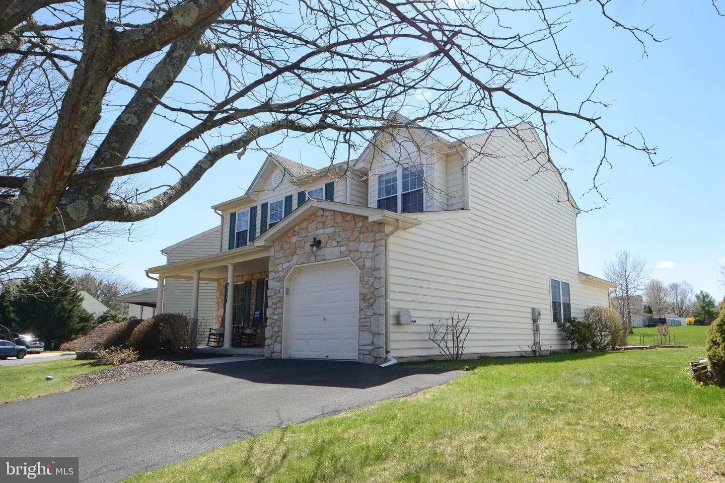 2054 Valley View Drive photo 3