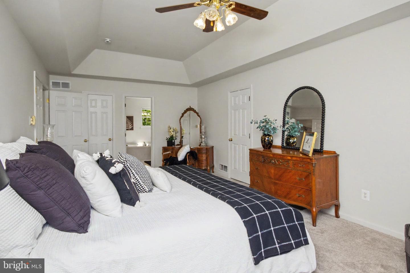 3805 E Brandon Way photo 38