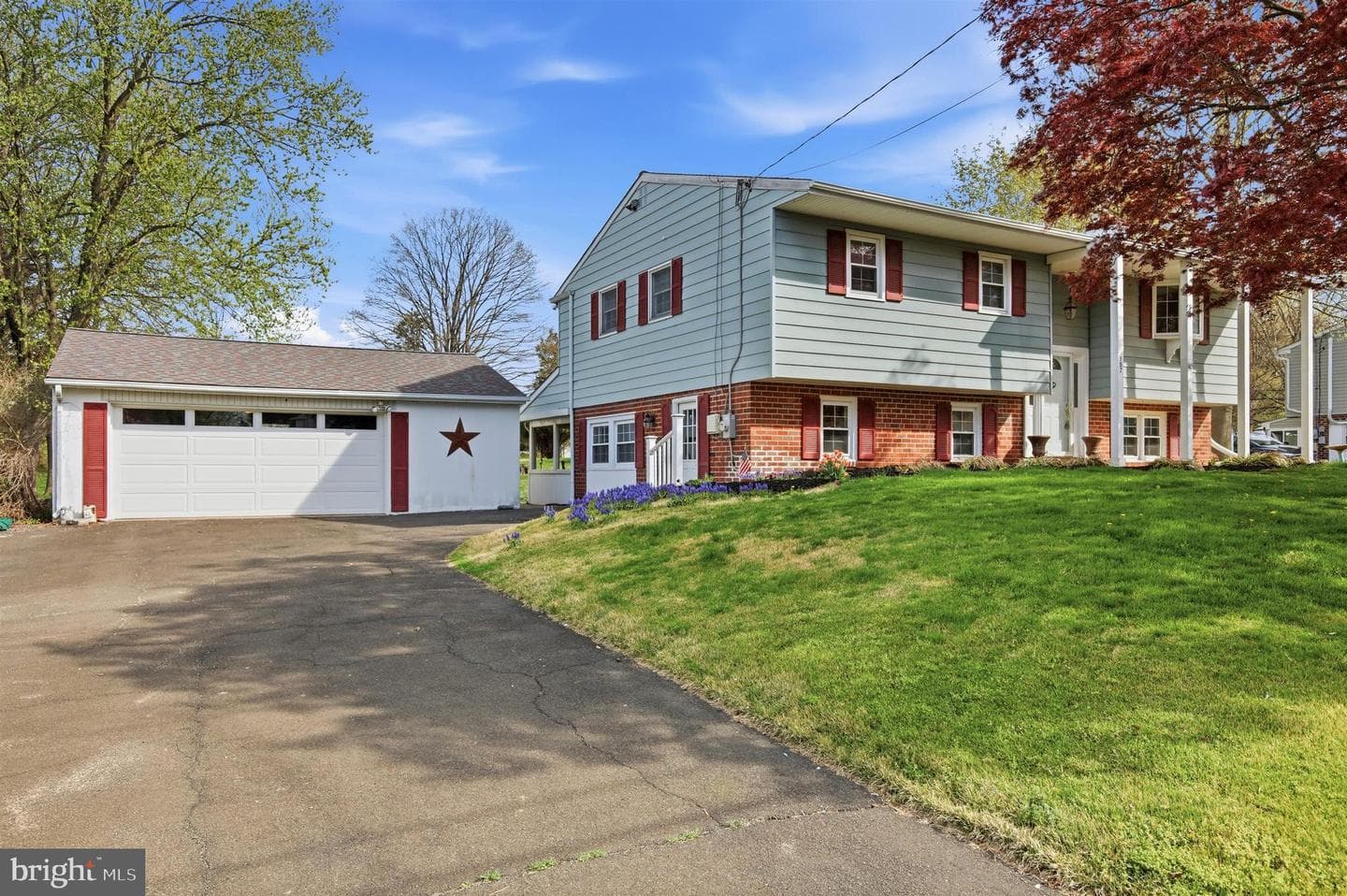 157 Blue Jay Road photo 1