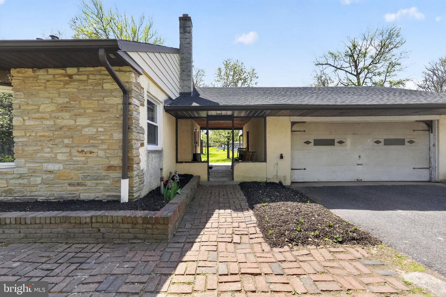 871 Roberts Road photo 4