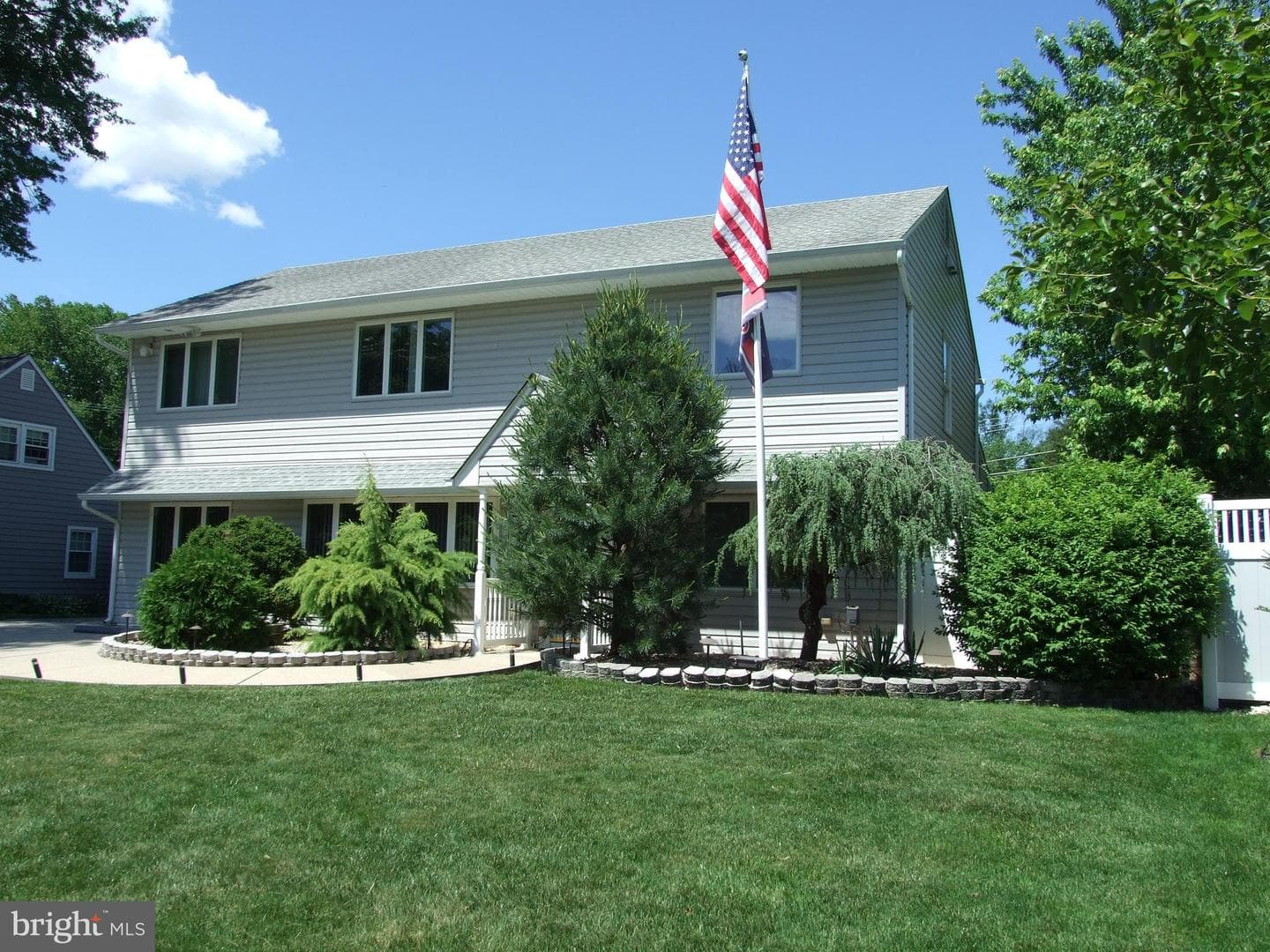106 Juniper Dr, Levittown