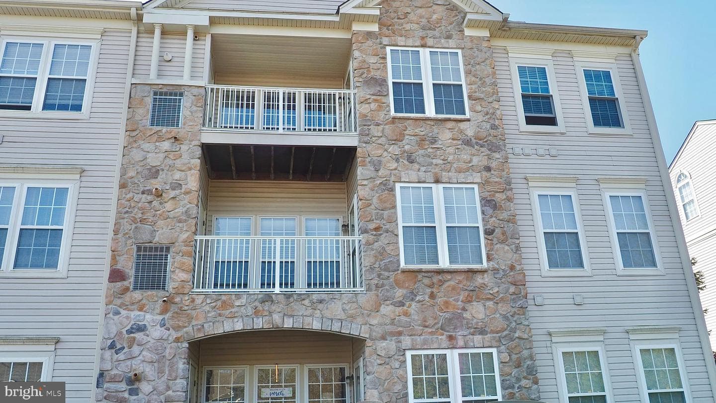 200 Claret Court #204 photo 32