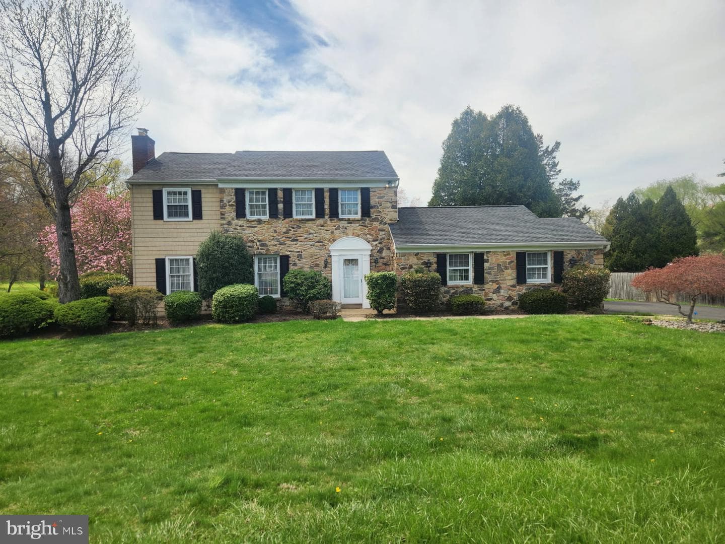 2486 Niblic Place photo 2