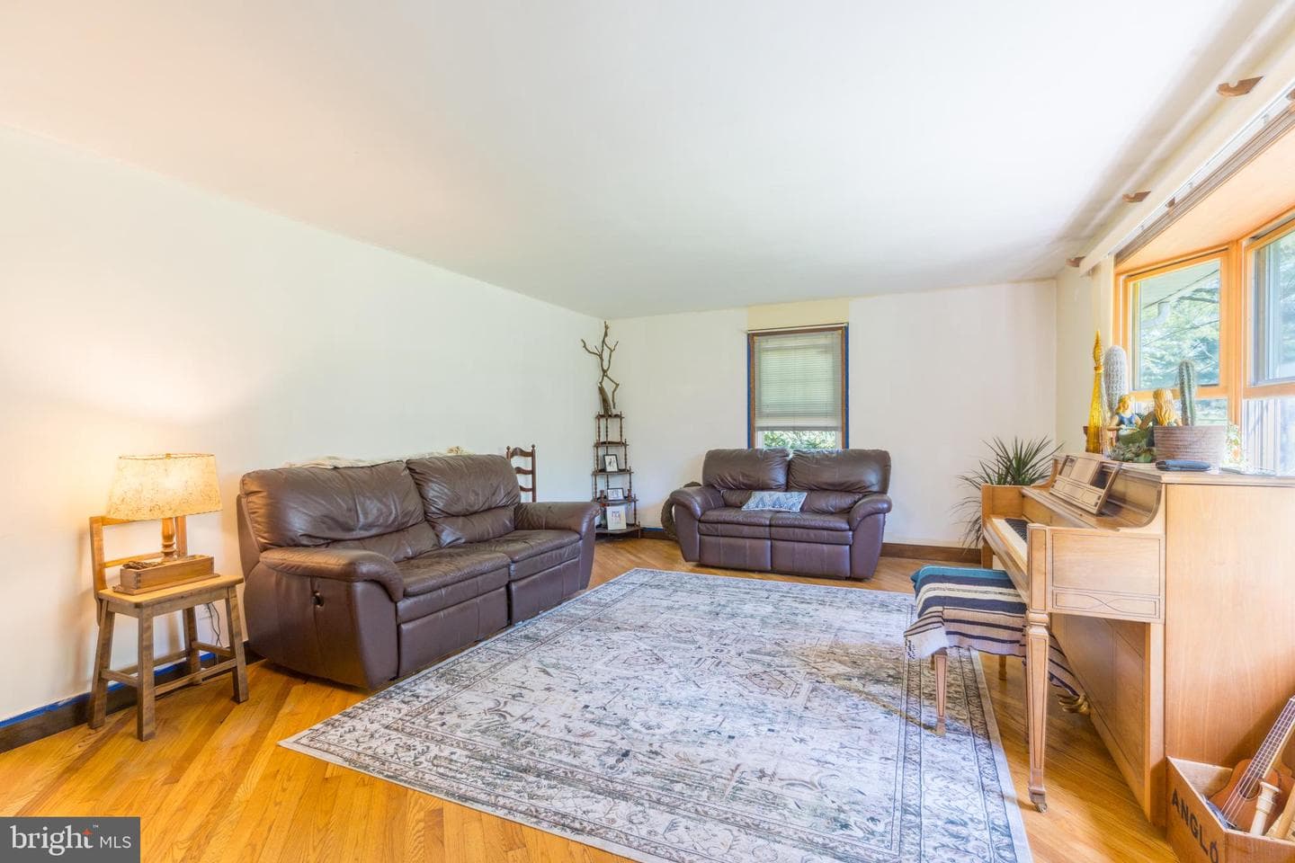 255 Park Drive W photo 2
