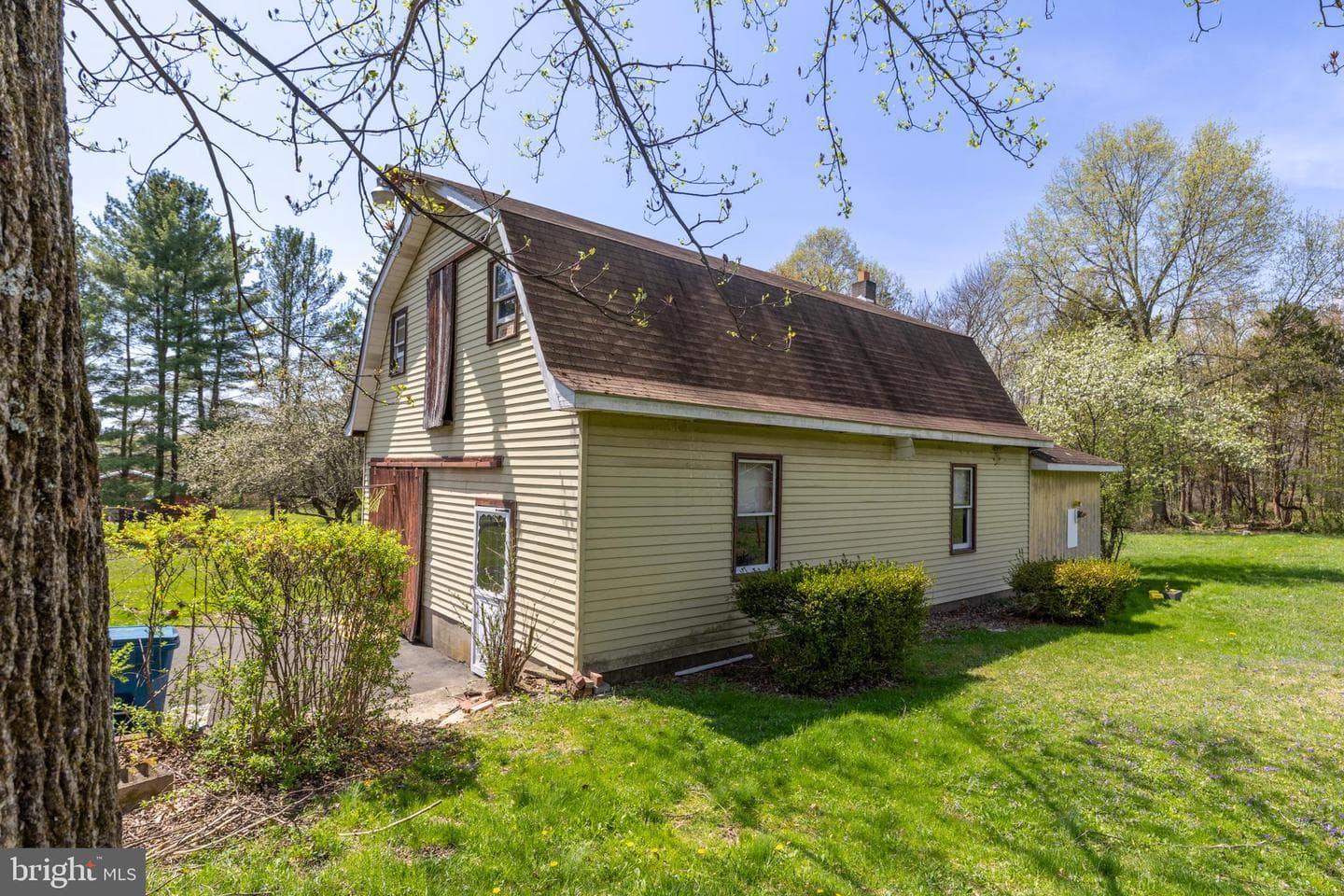 255 Park Drive W photo 27