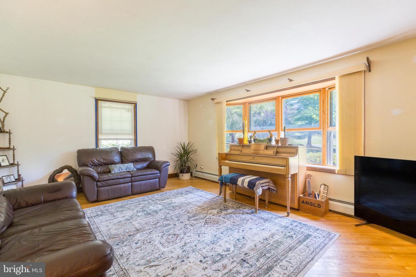 255 Park Drive W photo 3