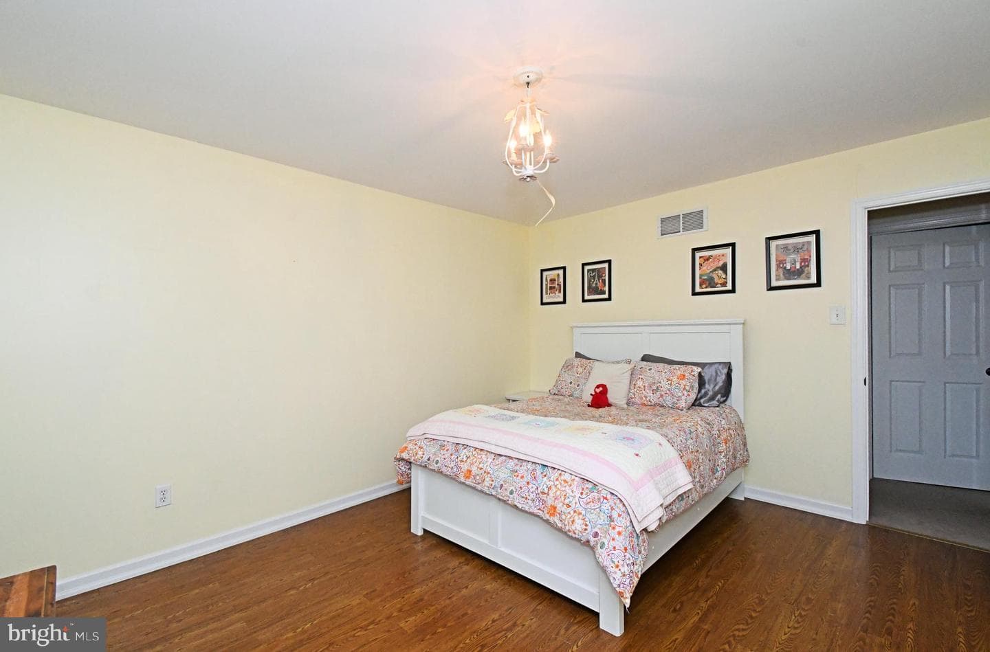 1608 S Crescent Boulevard photo 32